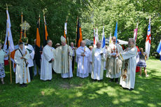 Festgottesdienst zum 1.000 Todestag des Heiligen Heimerads auf dem Hasunger Berg (Foto: Karl-Franz Thiede) Festgottesdienst zum 1.000 Todestag des Heiligen Heimerads auf dem Hasunger Berg (Foto: Karl-Franz Thiede)